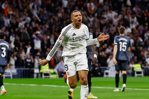 مستفيدًا من سقوط أتلتيكو.. ريال مدريد يعبر فاييكانو ويقفز لوصافة الليجا (فيديو)